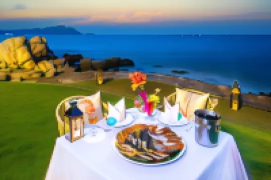 โรงแรมซันเซ็ท วิลเลจ บีช รีสอร์ท