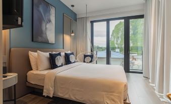 2. H Hotel ..