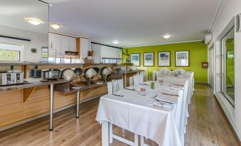 Silver Oaks Boutique Hotel