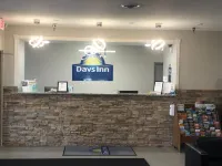 Days Inn & Suites by Wyndham Romeoville Hotels in Plainfield