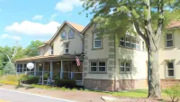 Woodfield Manor - A Sundance Vacations Property Hotels in Pocono