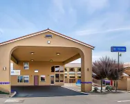Rodeway Inn Delano - parking