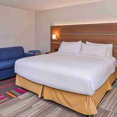 Holiday Inn Express Palm Desert Rooms