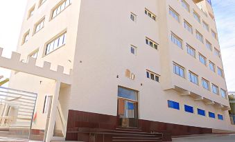 3. Hotel De..