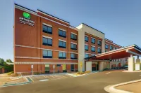 Holiday Inn Express Holly Springs - Raleigh Area Hôtels à : Hectors Creek
