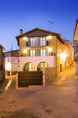Hotel Rural El Pilaret Các khách sạn ở Azanuy
