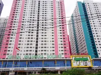 Modern and Bright 2Br Green Pramuka Apt ByTravelio فنادق في 