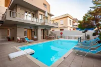 Blue Sky Hotel Apartments - Pools