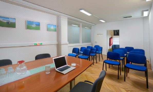 4. 호스텔 뷰러..