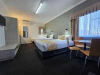 Country Lodge Motor Inn Hotels near Australian Fossil and Mineral Museum
