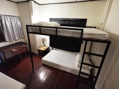 Atom Poshtel Hotels in 