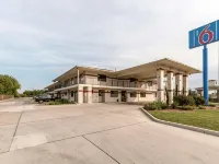 Motel 6 San Antonio, TX - South IH-10 East Hotels near Comanche Park