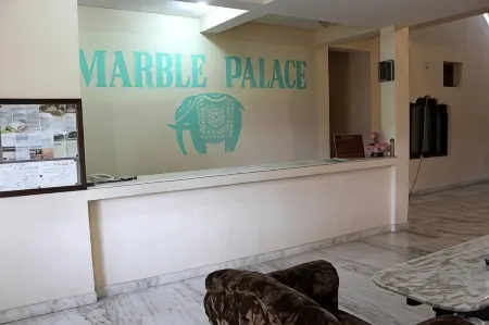 Hotel Marble Palace Отели рядом с достопримечательностью «Кандарья-Махадева»