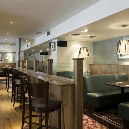 Orchard Park Hotel Отели рядом с достопримечательностью «Поместье Поллока»