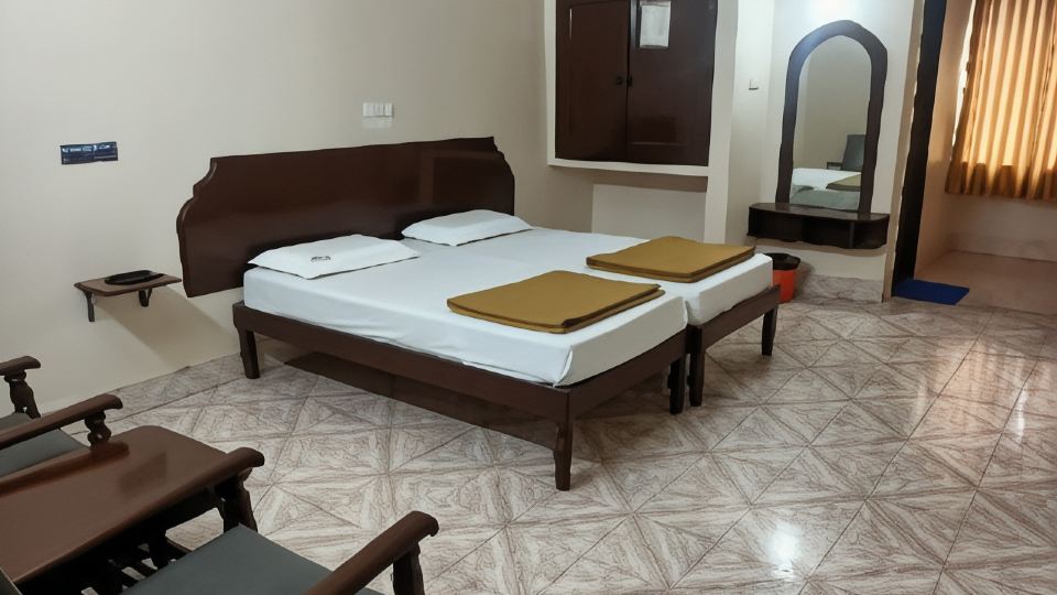 ARIHANTH DELUXE LODGe