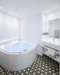 Hannong Hotel & Wine Bar - Hot Tub