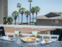 Pacific Shores Inn Отели рядом с достопримечательностью «Ла-Хойя»