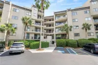Pickleball/Tennis, Pool, Cozy Villa, Fast WIFI, 5 Minute Walk to the Beach