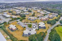 Charming 2 BR Condo - Convenient location - Close to beach - Community pool - WD