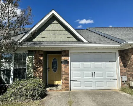 Cozy townhome - 5 minutes to military base! Hotels in Grovetown