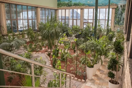 Garden Plaza Bukhara Отели рядом с достопримечательностью «Медресе Чор Минор»