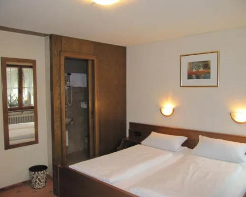 Gasthaus-Krone-Post Hotels in Simonswald