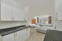 Inn & Out Sandton Park Hotels in Wynberg