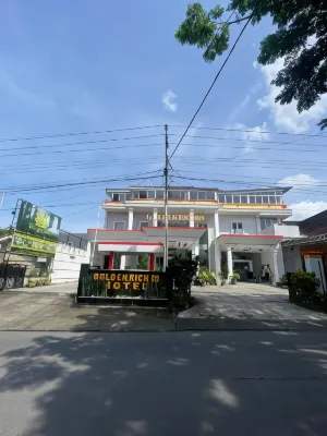 Golden Rich 88 Hotel - ที่มีสระว่ายน้ำ