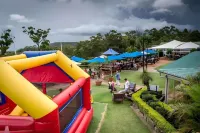 Eagle Heights Mountain Resort فنادق في Wongawallan