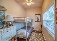 Cottage located in the Heart of the Ozark Mountains close to floating and hiking