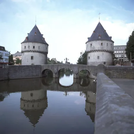 Hotel Restaurant Brasserie Feestzaal Ahoi, Kortrijk Отели в г. Кортрейк