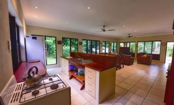 Thornton Beach Bungalows Daintree