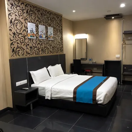 Nine Days Hotel Отели рядом с достопримечательностью «Паромный терминал»