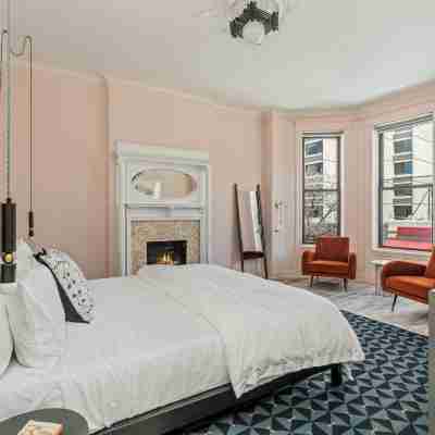 The Neighborhood Hotel Lincoln Park Rooms