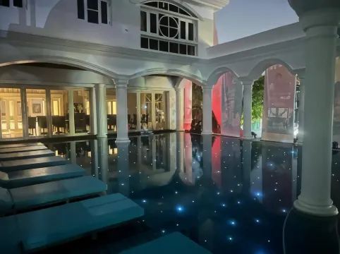 V20精品按摩浴缸酒店