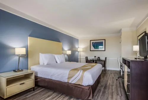 Quality Inn - Pools
