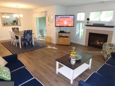 Gorgeous 3 Bedroom Townhouse, Bethany Beach, steps from pool and fitness center