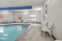 Cobblestone Hotel & Suites - Mosinee - Swimmingpools