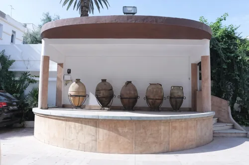 Hotel Saint Georges Tunis Các khách sạn ở Bab Souika