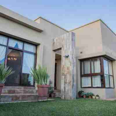 Serene home with enough bedrooms and bathrooms for a family travelling together. Hotel Exterior