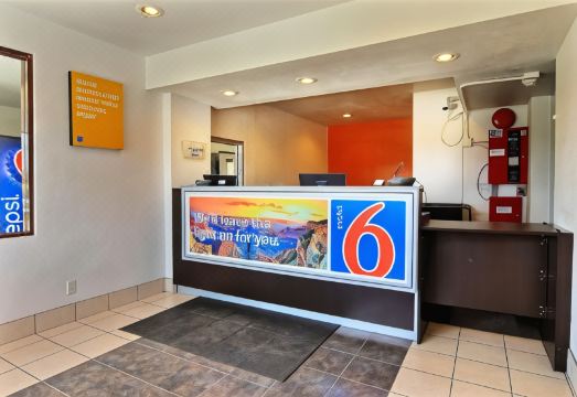 2. 모텔 6 킹스빌..