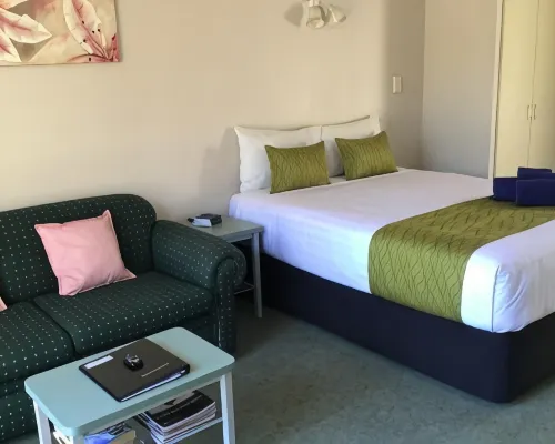 Avon City Motel Hotels near Groynes
