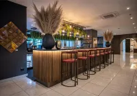The Catalyst Apartment Hotel by Newmark - bar