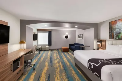La Quinta Inn & Suites by Wyndham Knoxville Papermill Hotels near University of Tennessee