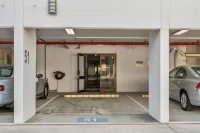 Carool Holiday Apartments - parking