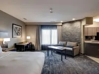 DoubleTree by Hilton Hotel Bloomington Các khách sạn gần Evergreen Memorial Cemetery