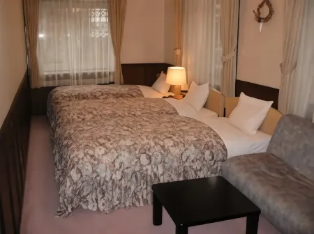 Petit Hotel Garden Matsubushi Отели в г. Минамиайдзу