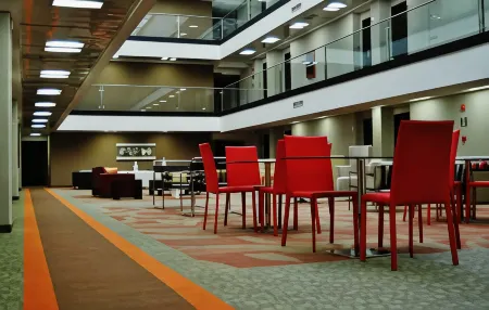 Altamira Village Hotel & Suites Отели рядом с достопримечательностью «Edificio Humboldt»