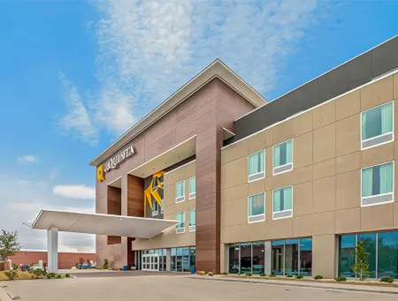 La Quinta Inn & Suites by Wyndham Waco Downtown - Baylor