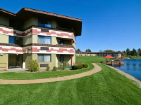 ควอลิตี้ อินน์ & สวีทส์ แบล็ก ริเวอร์ ฟอลส์ ไอ-94 โรงแรมในJackson County